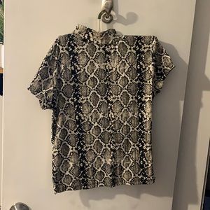 Chic high neck snakeskin crop top!